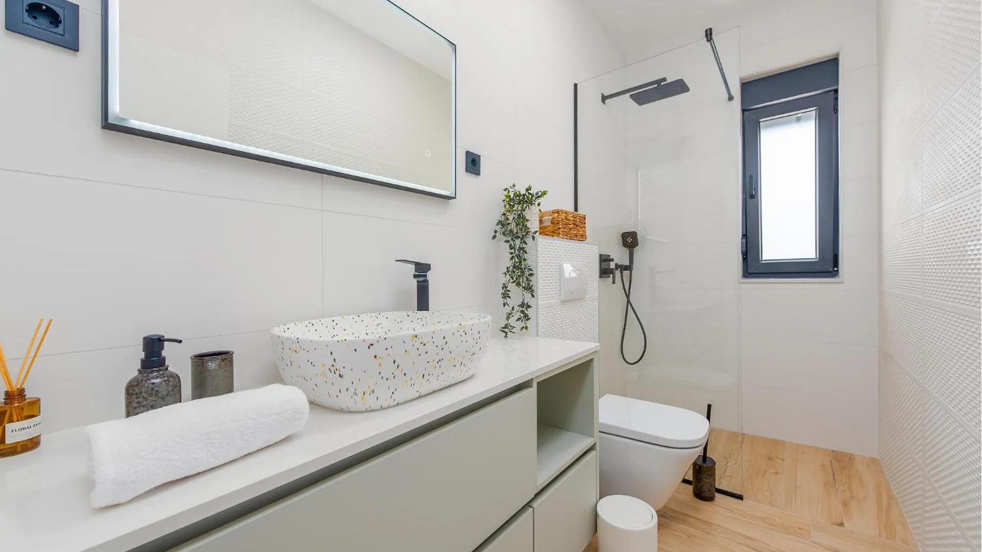 Lovely Home In بيبينيا